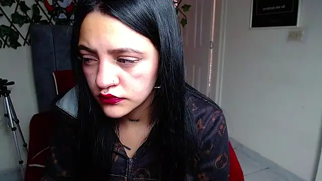 Snapshot of Violettasquirt chatting on May 26, 2026, 2:02 pm Violettasquirt online show from May 26, 2026, 2:02 pm