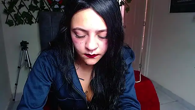 Snapshot of Violettasquirt chatting on June 1, 2026, 1:46 pm Violettasquirt online show from June 1, 2026, 1:46 pm