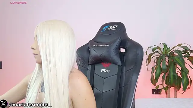 Mariafer05 online show from April 14, 2026, 4:13 pm