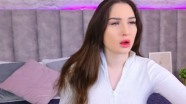 RoxiLester online show from February 6, 2025, 5:03 am