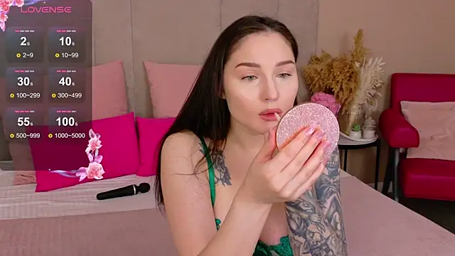 RoxiLester online show from September 14, 2025, 5:06 am