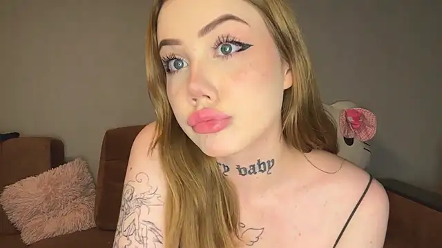 Snapshot of hanna_cry_baby chatting on November 24, 2025, 8:30 pm hanna cry baby online show from November 24, 2025, 8:30 pm