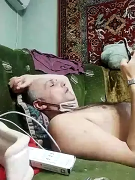 Pineapple04 online show from February 21, 2025, 3:21 pm