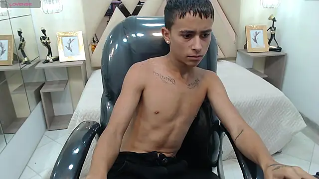 Xavii18 online show from January 21, 2025, 3:21 pm