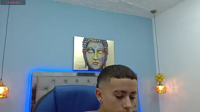 Xavii18 online show from February 26, 2025, 4:24 pm