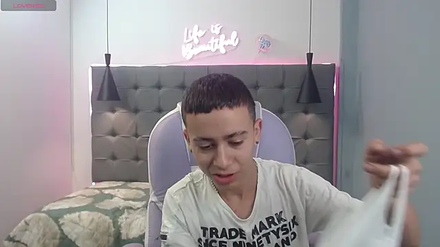 Xavii18 online show from March 11, 2025, 1:01 pm