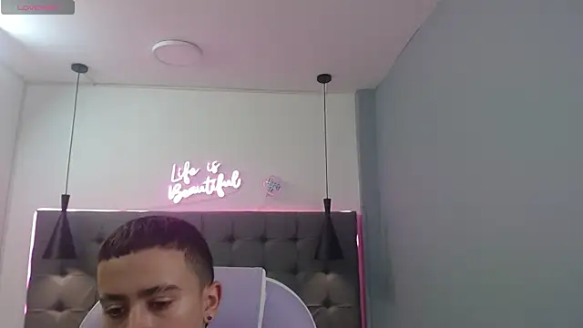 Xavii18 online show from March 11, 2025, 4:29 pm