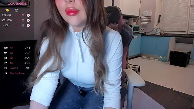 wwildfox online show from March 6, 2025, 5:54 pm