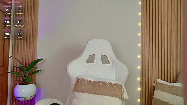 EmilyRive online show from November 3, 2025, 9:05 pm