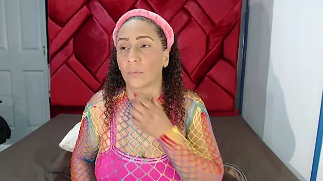 EvaMills1 online show from February 8, 2025, 1:22 pm