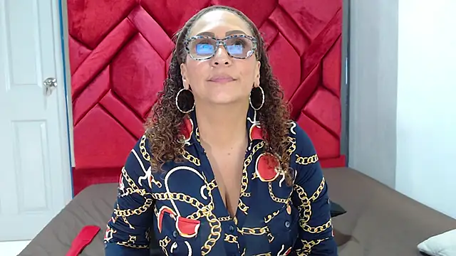 EvaMills1 online show from March 3, 2025, 8:11 pm