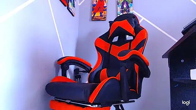 ADAM HOT online show from October 27, 2025, 9:30 pm