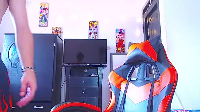 ADAM HOT online show from April 10, 2026, 3:06 pm