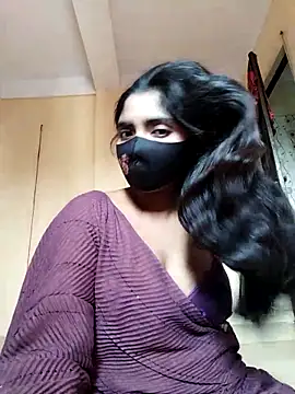 Lina-Rose online show from November 13, 2025, 8:57 am