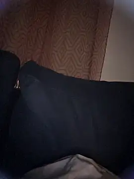 Snapshot of fbl40 chatting on October 23, 2025, 10:19 pm fbl40 online show from October 23, 2025, 10:19 pm