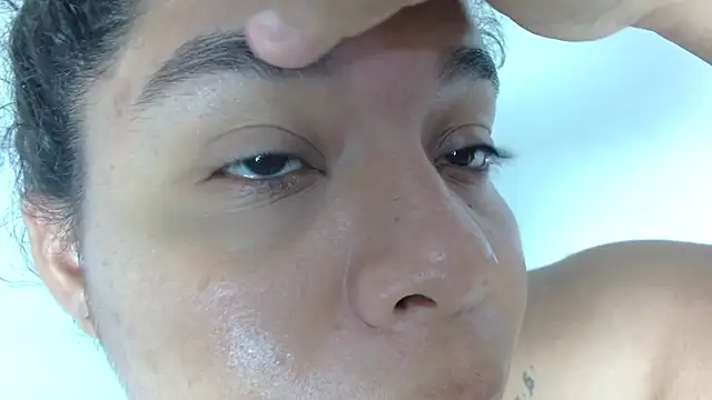 yulissa18 online show from January 11, 2025, 5:20 am