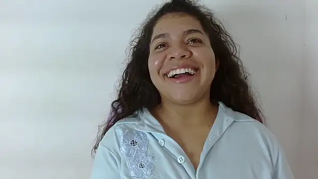 yulissa18 online show from January 22, 2025, 4:44 pm