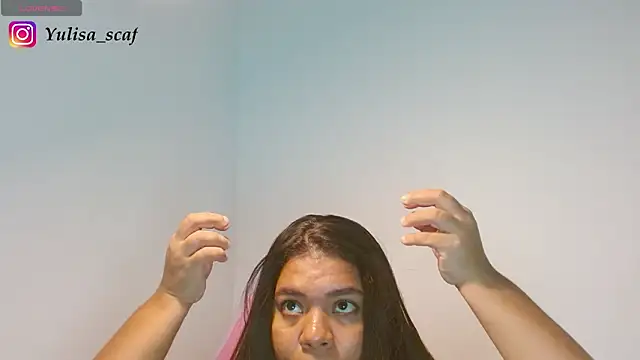 yulissa18 online show from June 14, 2026, 6:21 pm