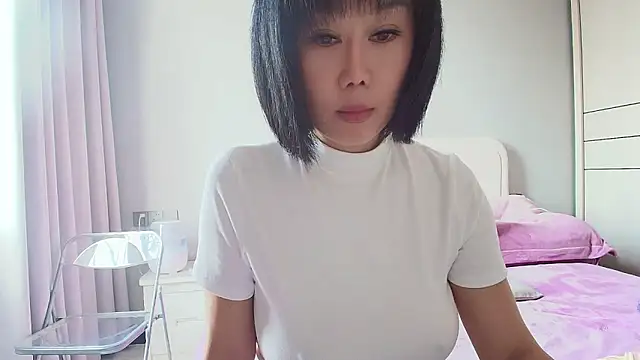 Snapshot of Mili-0 chatting on March 3, 2025, 7:43 am Mili-0 online show from March 3, 2025, 7:43 am