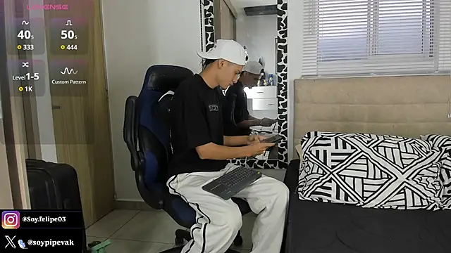 soyander03  online show from October 13, 2025, 11:21 am