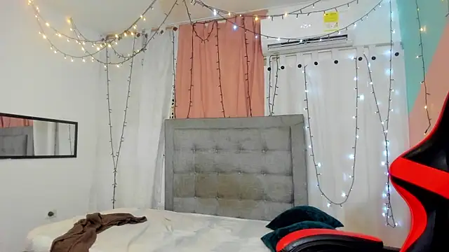 valentina 0  online show from February 23, 2025, 3:35 am