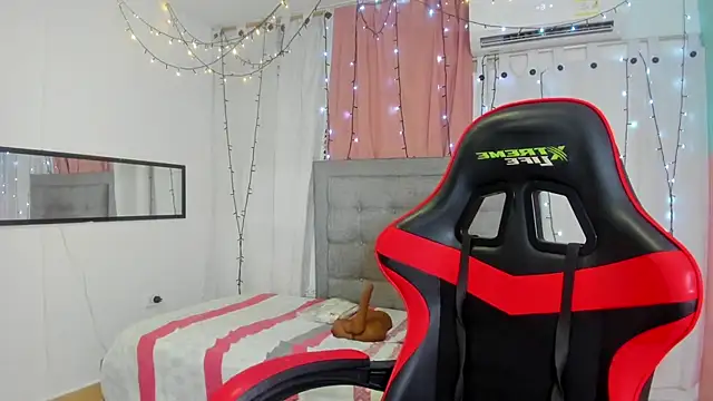 valentina 0  online show from March 18, 2025, 3:31 am