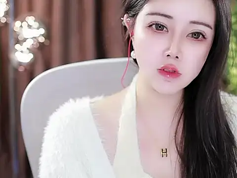 Snapshot of Qiaoqiao_ chatting on January 8, 2025, 10:37 am Qiaoqiao online show from January 8, 2025, 10:37 am
