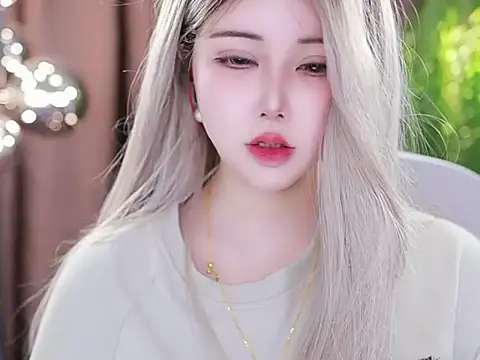 Snapshot of Qiaoqiao_ chatting on February 20, 2025, 7:12 am Qiaoqiao online show from February 20, 2025, 7:12 am