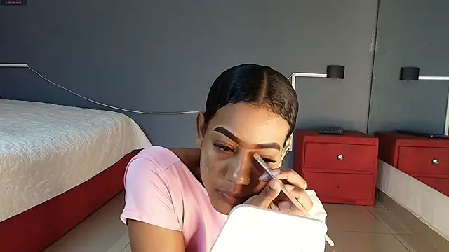 flavia cruz online show from December 3, 2025, 7:01 pm