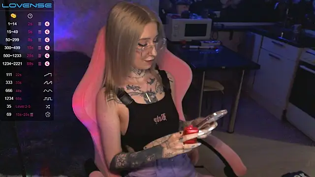 yngmilf online show from February 4, 2025, 2:39 am