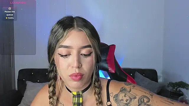 zoee jackson online show from October 14, 2025, 2:56 am