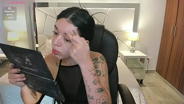 zoee jackson online show from June 10, 2026, 7:35 pm