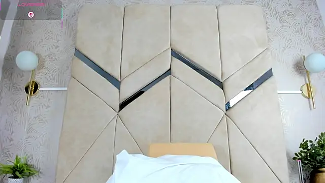 LilitRobins online show from October 24, 2025, 9:44 pm