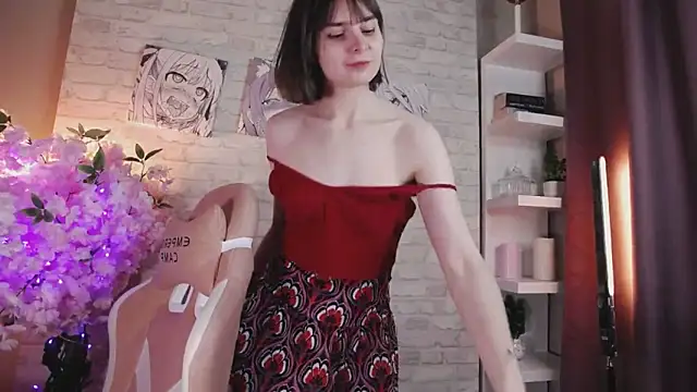 ManuTaya online show from December 5, 2024, 6:44 pm