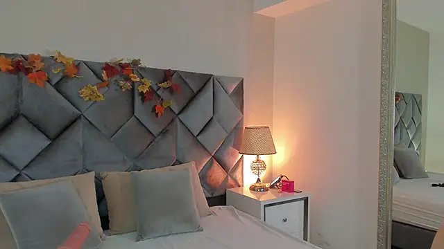 Luisa0110 online show from October 10, 2025, 10:20 pm