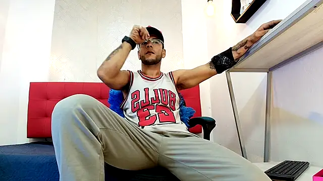 Andrey u92 online show from November 9, 2025, 3:27 am