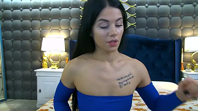 LeyaCass online show from December 2, 2025, 5:24 am