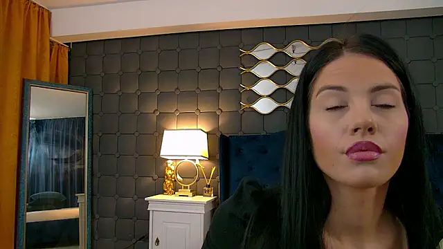 LeyaCass online show from March 14, 2026, 4:18 am