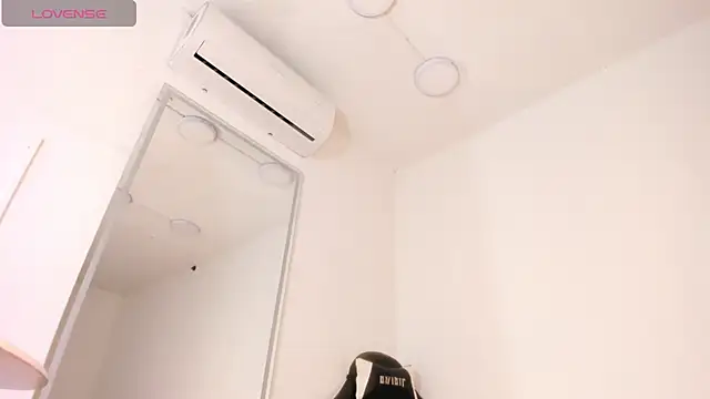 Snapshot of vera_candella chatting on November 12, 2025, 11:10 am vera candella online show from November 12, 2025, 11:10 am