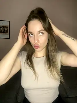 EdnaBradley online show from October 18, 2025, 2:40 pm