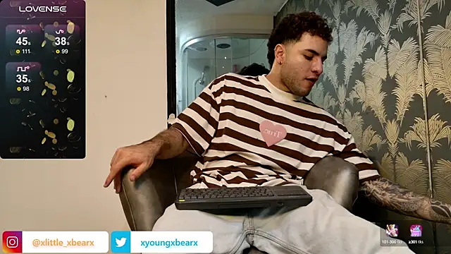 Snapshot of xlittle_xbearx chatting on December 10, 2024, 6:11 am xlittle xbearx online show from December 10, 2024, 6:11 am
