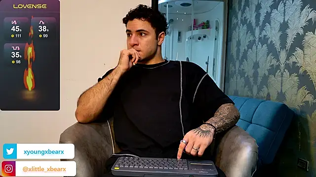 Snapshot of xlittle_xbearx chatting on February 6, 2025, 8:29 am xlittle xbearx online show from February 6, 2025, 8:29 am