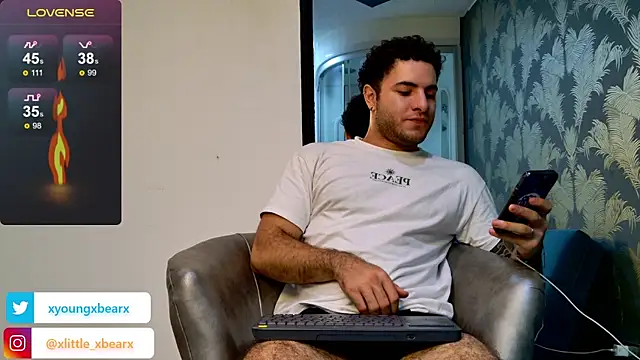 Snapshot of xlittle_xbearx chatting on February 10, 2025, 10:09 pm xlittle xbearx online show from February 10, 2025, 10:09 pm