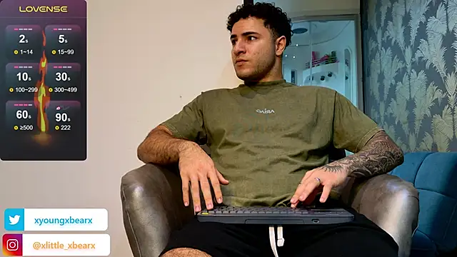 Snapshot of xlittle_xbearx chatting on February 20, 2025, 11:32 pm xlittle xbearx online show from February 20, 2025, 11:32 pm