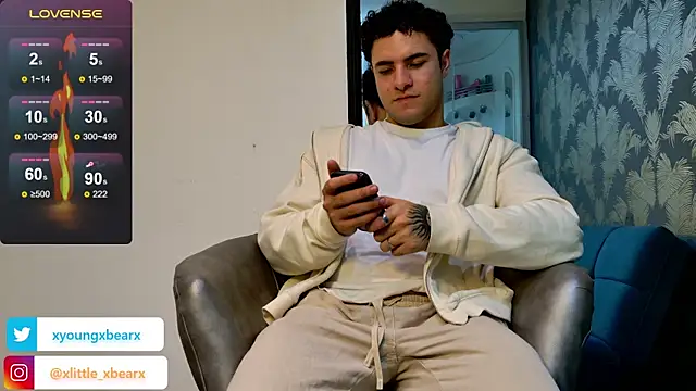 Snapshot of xlittle_xbearx chatting on March 6, 2025, 3:02 am xlittle xbearx online show from March 6, 2025, 3:02 am