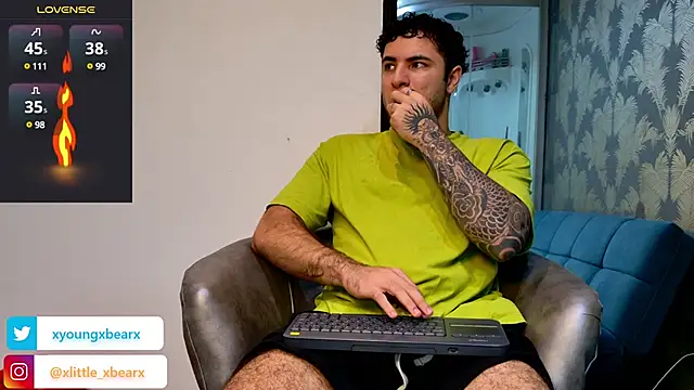Snapshot of xlittle_xbearx chatting on March 16, 2025, 12:56 am xlittle xbearx online show from March 16, 2025, 12:56 am