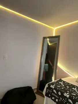 AmmyCollinsW online show from December 18, 2025, 9:21 pm