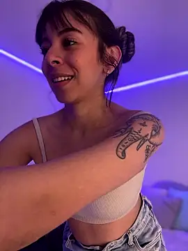 AmmyCollinsW online show from January 14, 2026, 10:47 pm