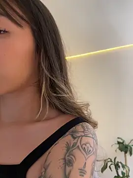 AmmyCollinsW online show from March 19, 2026, 8:13 pm