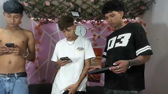 Snapshot of Fresahot2005 chatting on November 3, 2025, 3:02 pm Fresahot2005 online show from November 3, 2025, 3:02 pm